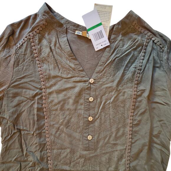 Democracy Blouse NWT V-neck button front, roll tab sleeves sz Large green - Picture 5 of 10
